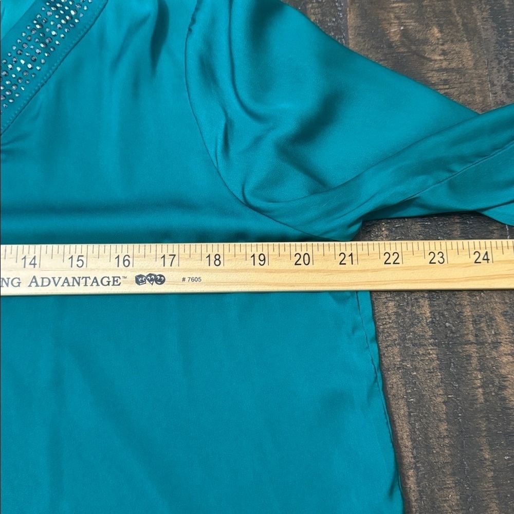 Emerald Green V-Neck Blouse With Rhinestones Size LP - Picture 7 of 8